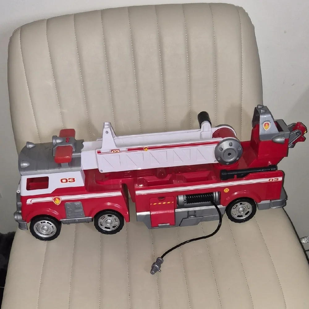 Paw Patrol Marshall Red Kids Fire Truck Toy with Extendable Ladder